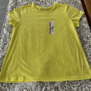 Time and tru yellow T-shirt Sz Medium NWT